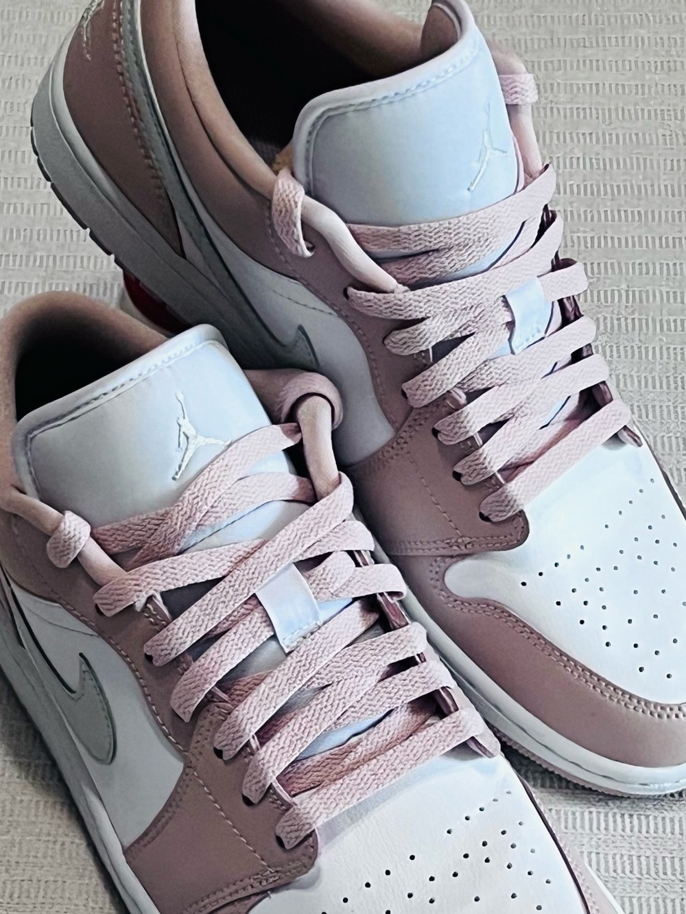 Air Jordan 1 Low "Legend Pink" (Style Code: DC0774-120).